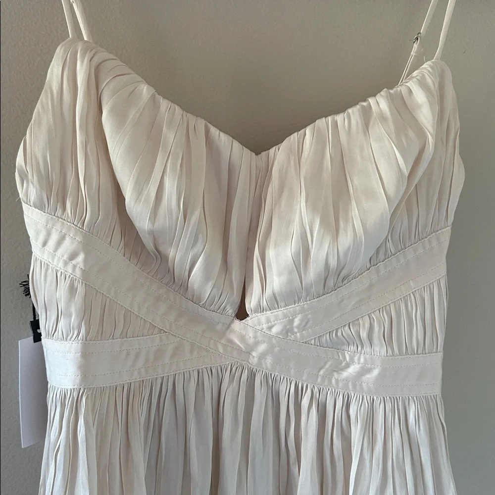 Astr NWT Katie Pleated Tank Top Cream Size Medium - Picture 6 of 13
